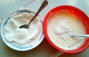 Яйца взбить с кефиром , посолить
